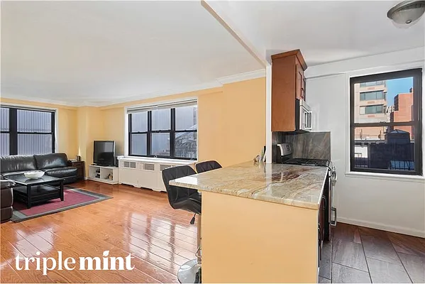Sold by Triplemint | media 6