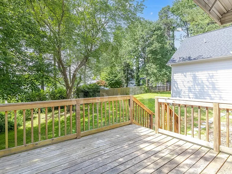 623 Elmwood Ct — Photo 29