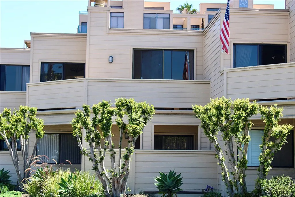 2 bed, 1923 sqft, $6,300 — Photo 1