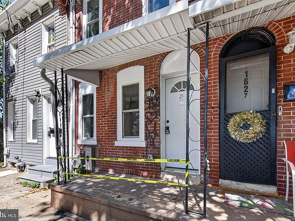 3rd image of 1629 W 3rd St