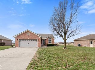5964 Woodland Parks Ct, Columbus, IN 47201