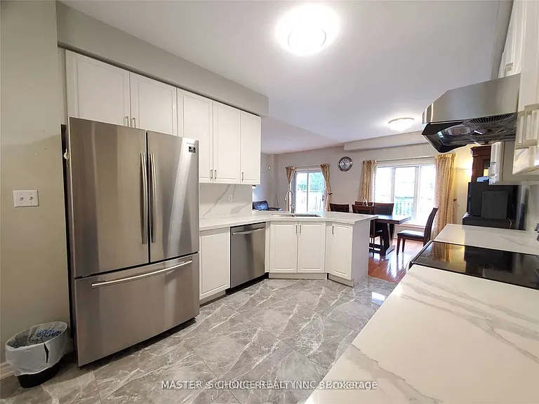 24 Golden Oak Ave — Photo 7