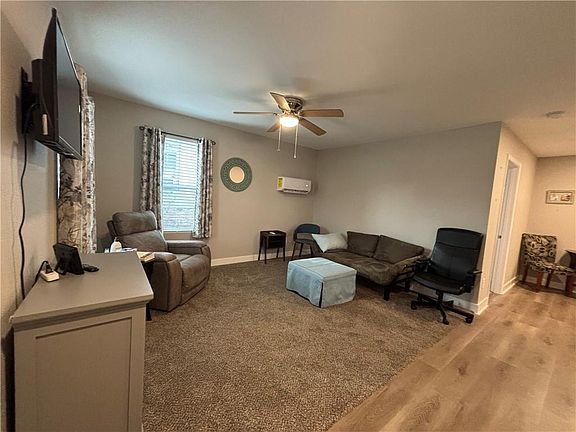 5th image of 846 S Main St