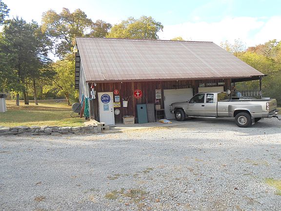 4th image of 310 Arnold Ln