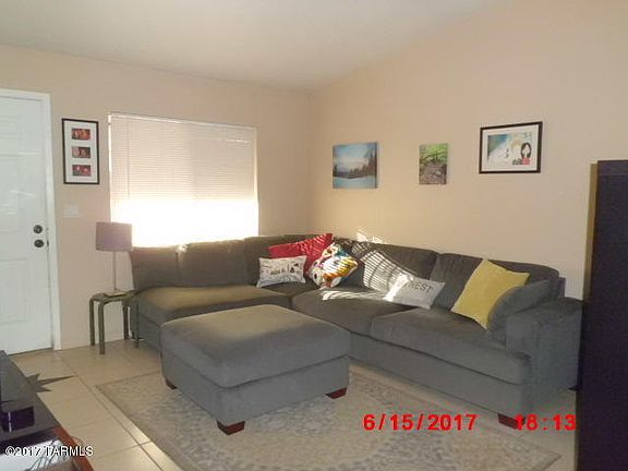 3rd image of 2020 W Southbrooke Cir