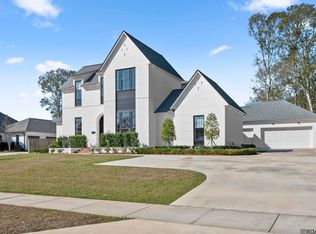 8228 Oakridge Dr, Baton Rouge, LA 70810