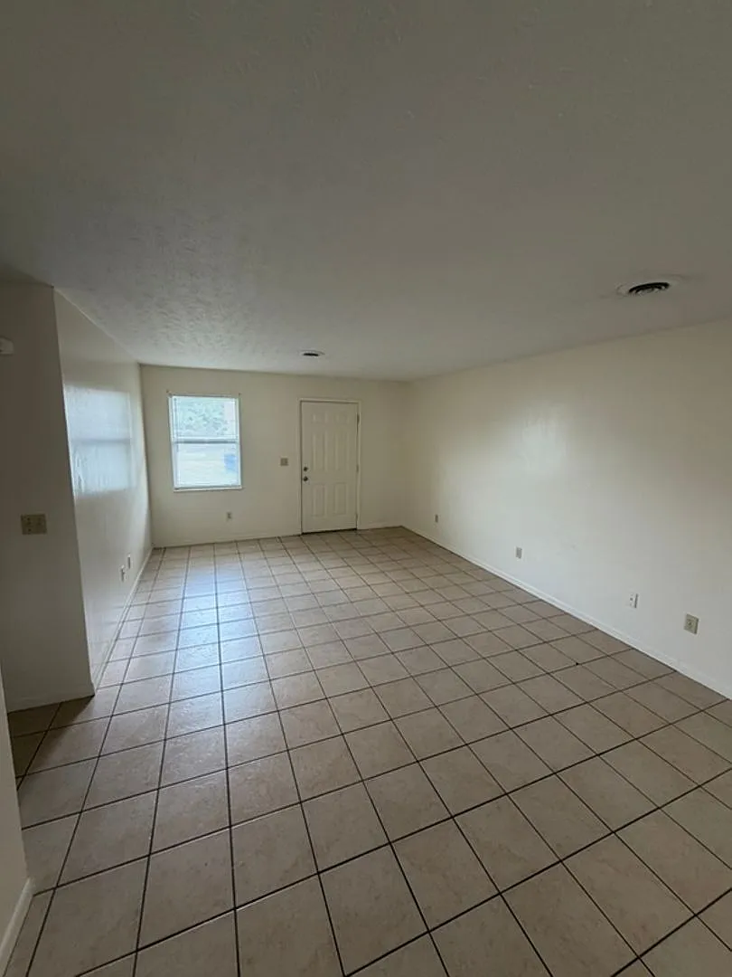1533-1539 Meadow Spring Dr — Photo 3