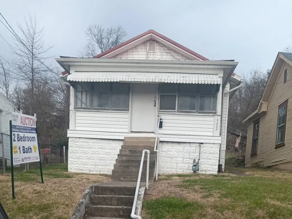 1622 Red Oak St, Charleston, WV 25387