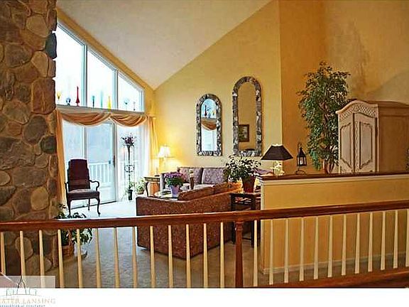 3rd image of 3621 Breezy Point Dr