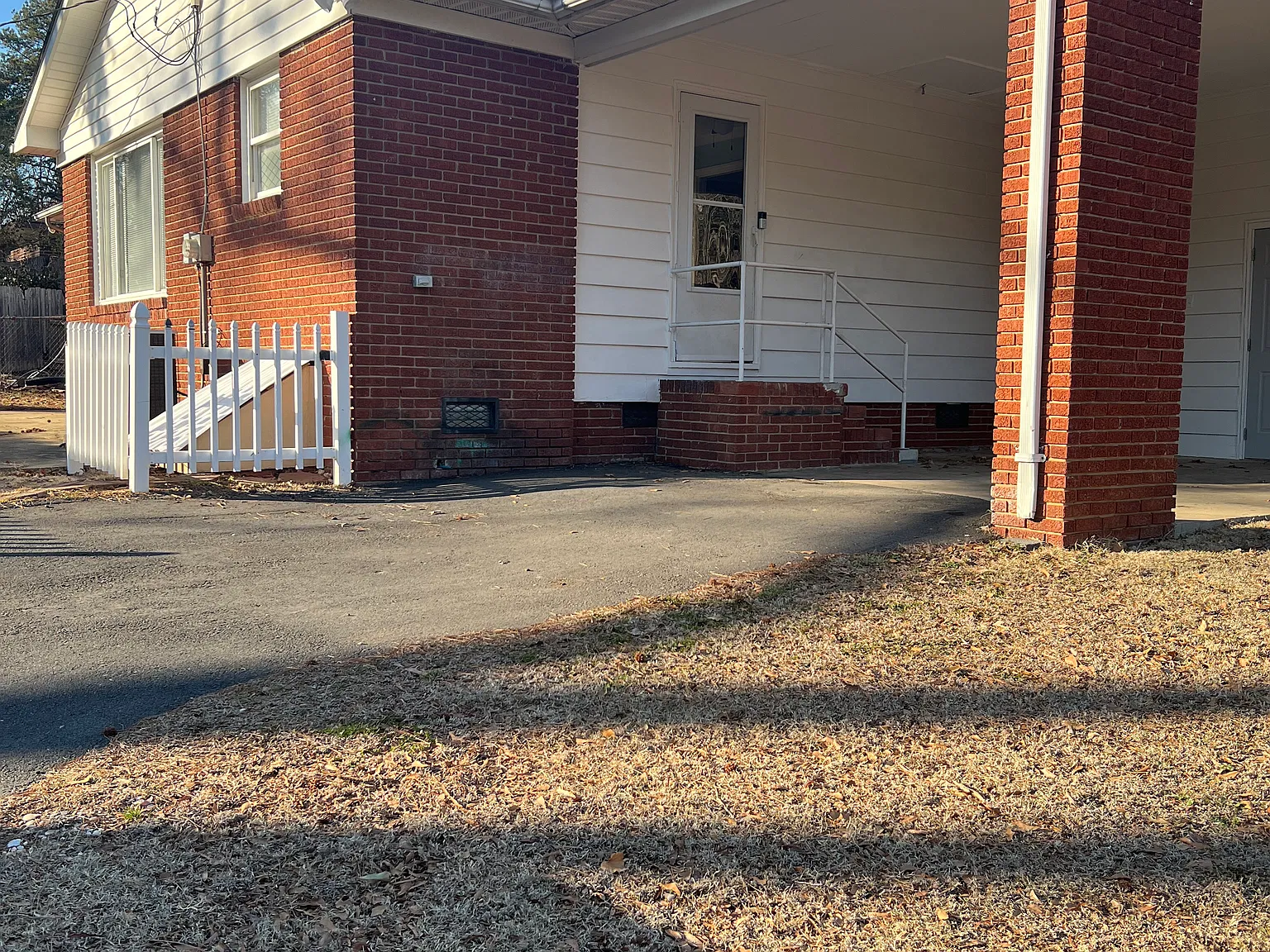 3 bed, 1346 sqft, $2,000 — Photo 2