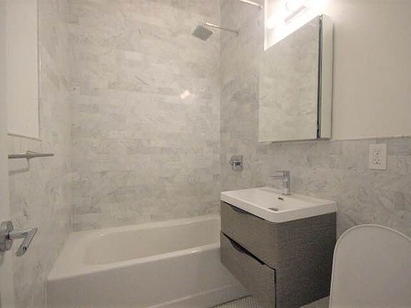 5th image of 151 Norfolk St #2V