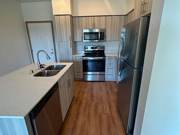 3rd image of 431 SW Hayworth Dr #L306