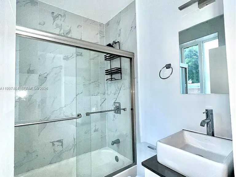 1036 SW 5th St #12 — Photo 15