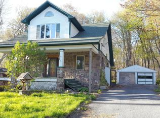 277 3rd St, Pocono Pines, PA 18350