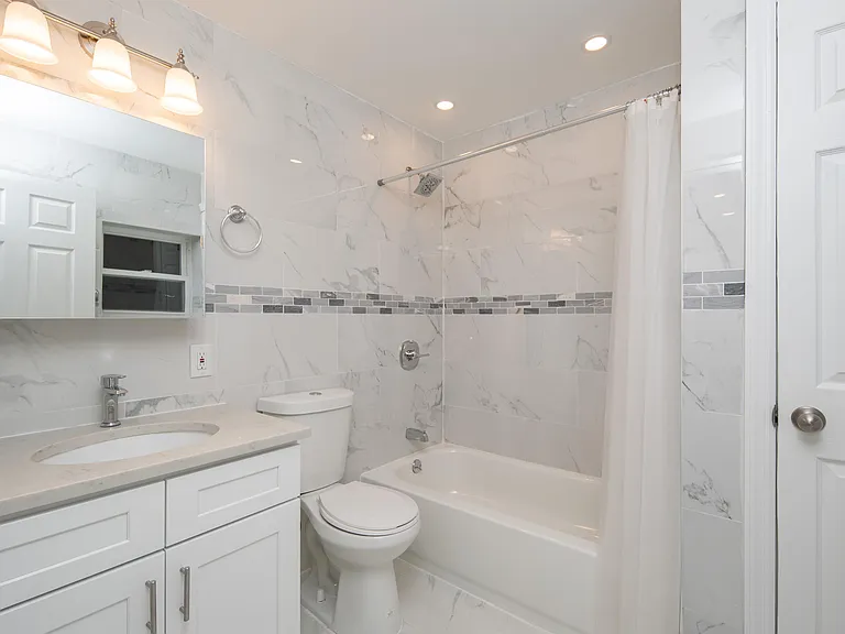 51 14th St #2 — Photo 7