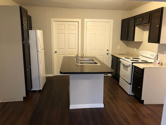 3rd image of 960 Douglas Cir