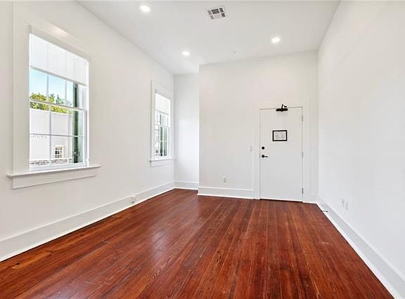 4th image of 1022 Barracks St APT 201