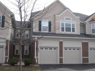 399 E Pine Lake Cir, Vernon Hills, IL 60061