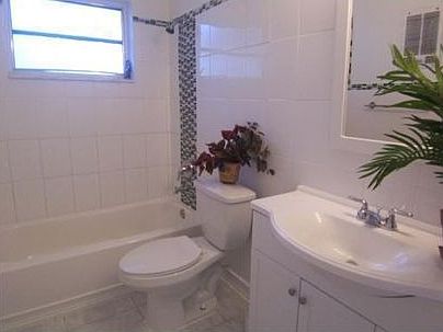 5th image of 3210 SW 20th St