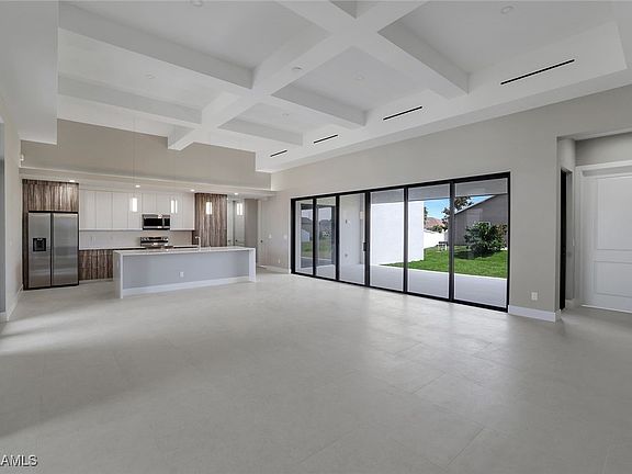 5th image of 105 SW 37th Pl