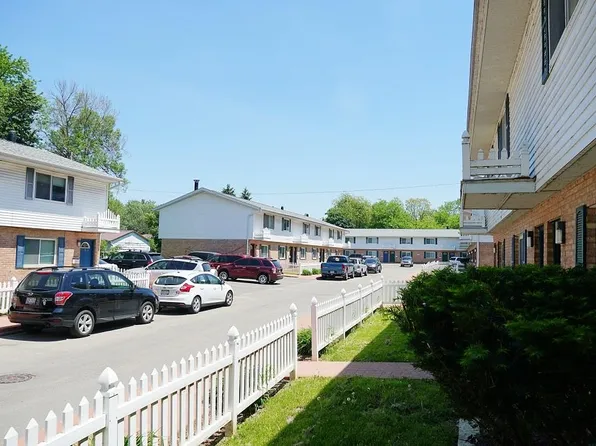 1203 Macarthur Rd, Madison, WI 53714