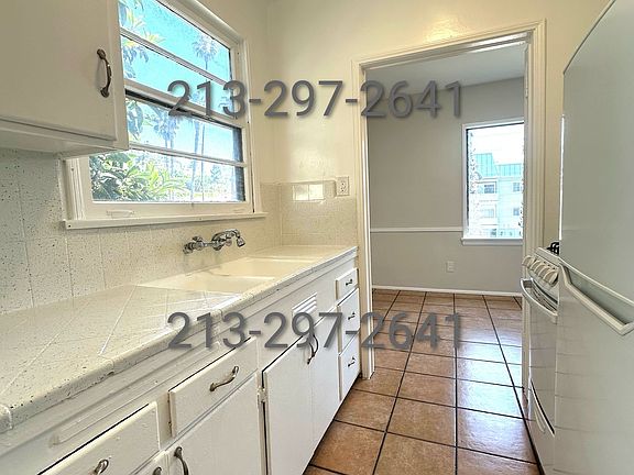 3rd image of 1837 N Kingsley Dr #6