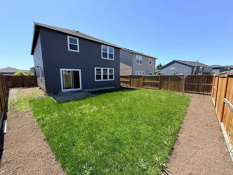 462 Greencrest St NE — Photo 18