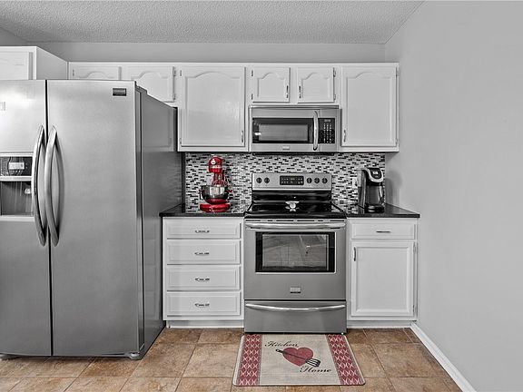 4th image of 7008 Deerview Dr