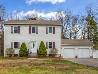 7 Blue Ribbon Ln, Medway, MA, 02053