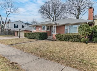 220 Wildwood Rd, Lake Forest, IL 60045