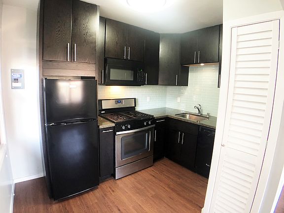 2nd image of 3245 Vicente St APT 1