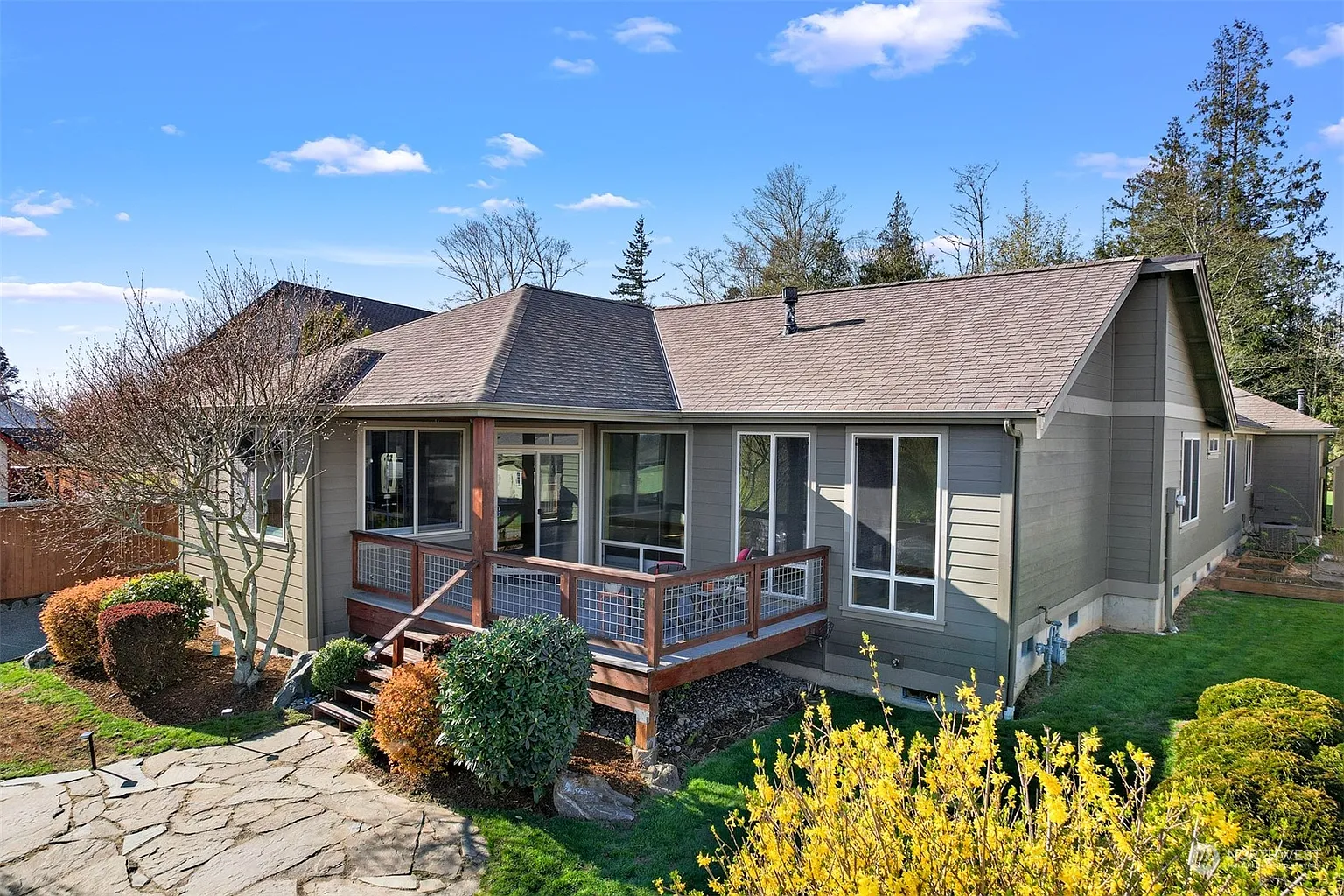 2572 Lakeridge Drive photo 1