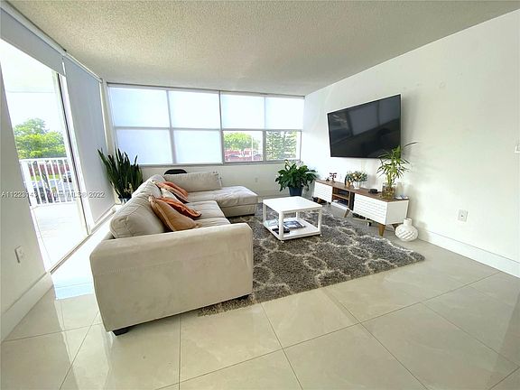 3rd image of 1200 NE Miami Gardens Dr APT 206W