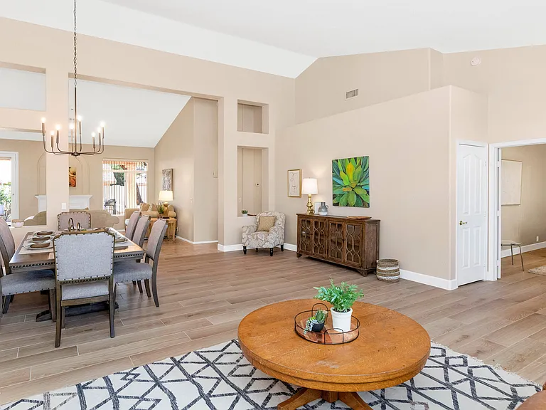 9013 W Kerry Ln — Photo 5