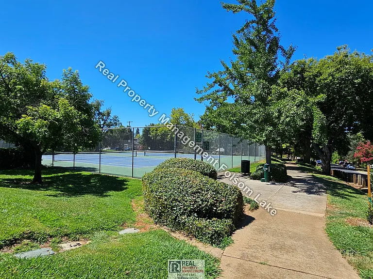 910 Mormon St — Photo 13