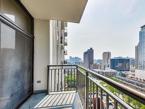 3rd image of 1322 S Prairie Ave #14B