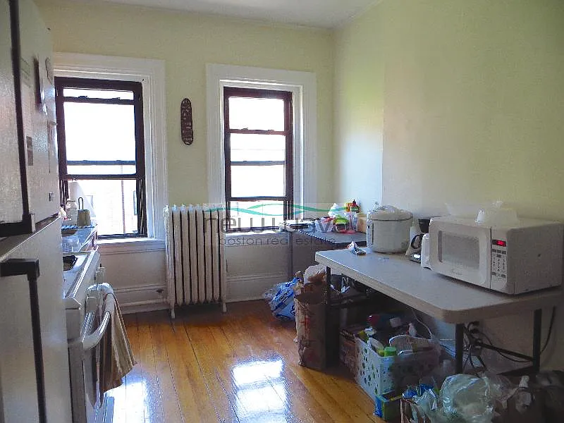 2 bed, 650 sqft, $3,600 — Photo 2