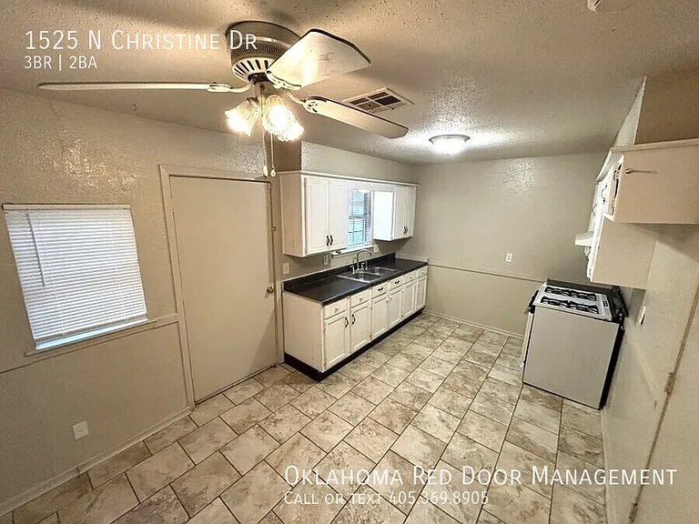 1525 N Christine Dr — Photo 3