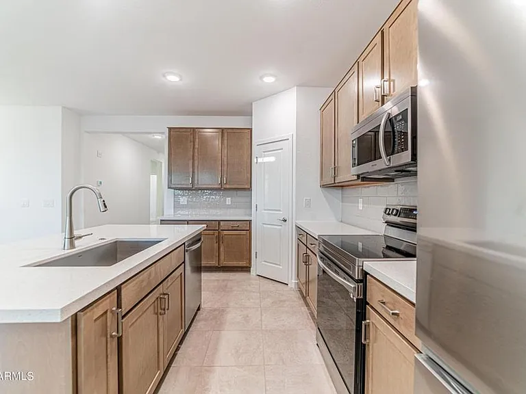 15085 W Desert Bloom St — Photo 5
