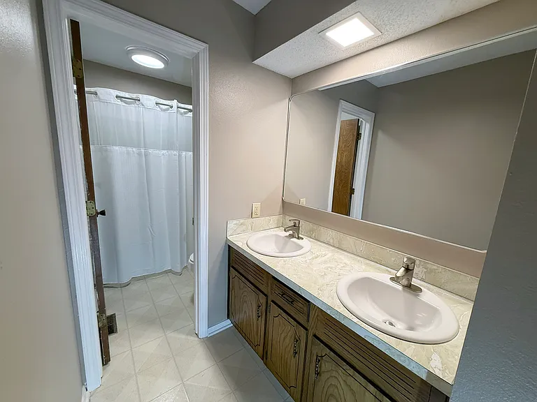 1275 N Gregg Ave — Photo 40