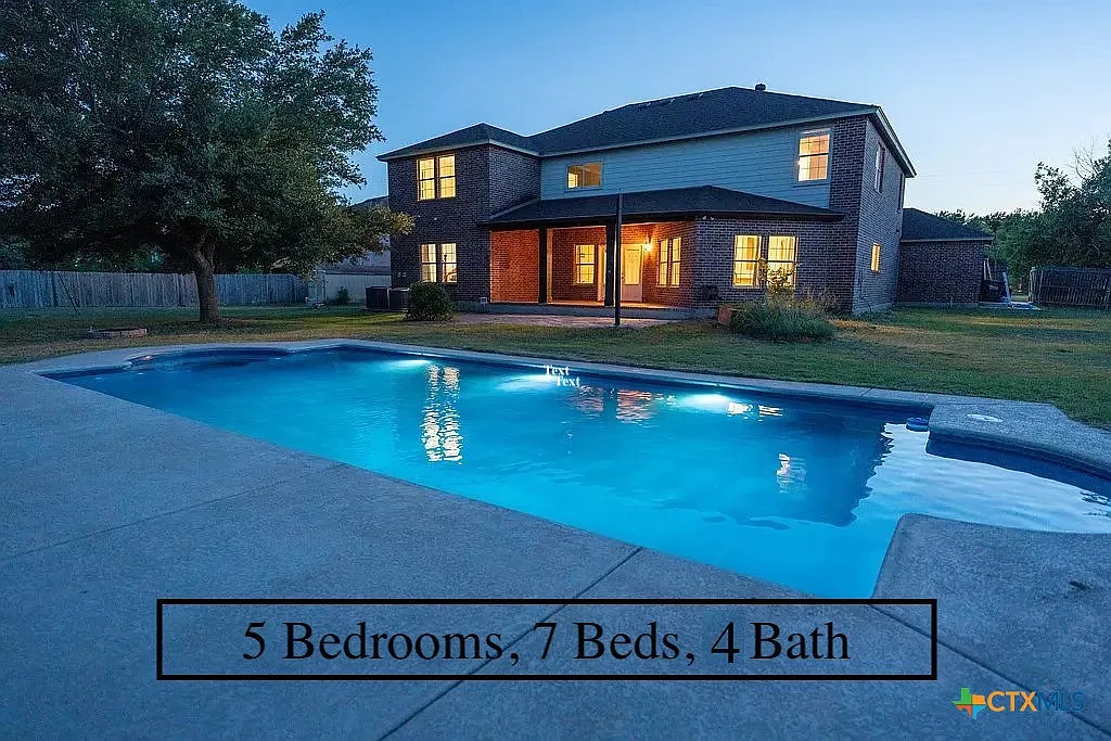 6 bed, 4.0 bath, 5000 sqft, $5,700 — Photo 2