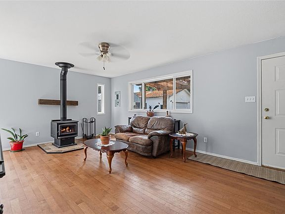 4th image of 2955 Thistledown Rd