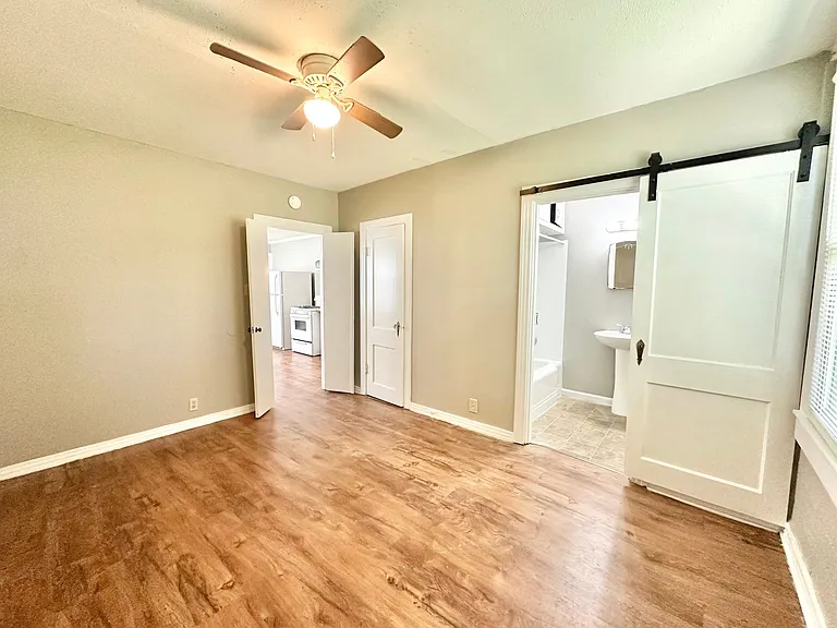 2615 N Elm St — Photo 6