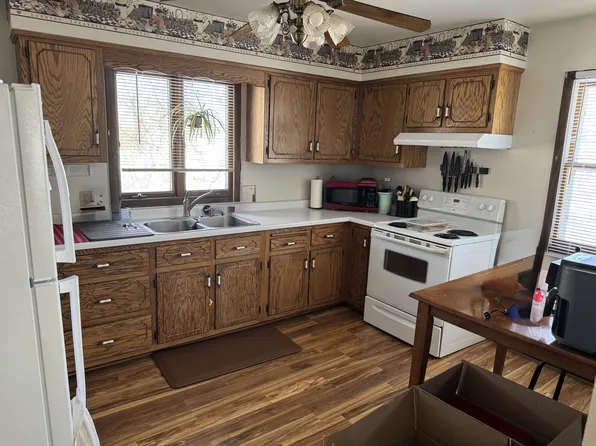 117-121 E High St, Seymour, WI 54165