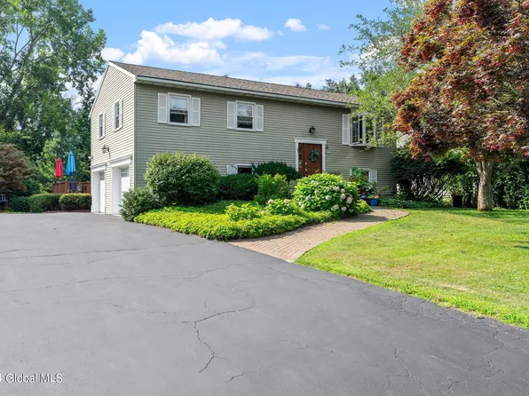 11 Debbie Court, Albany, NY 12205