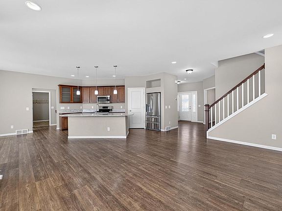 4th image of 451 Sugar Maple Lane