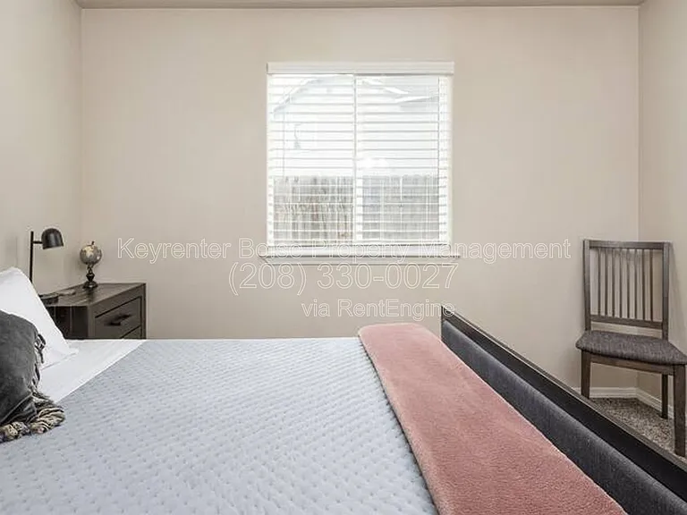 879 N Traquair Pl — Photo 24