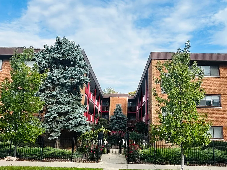 3138 W Carmen Ave #1B — Photo 1