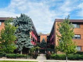 3138 W Carmen Ave, Chicago, IL