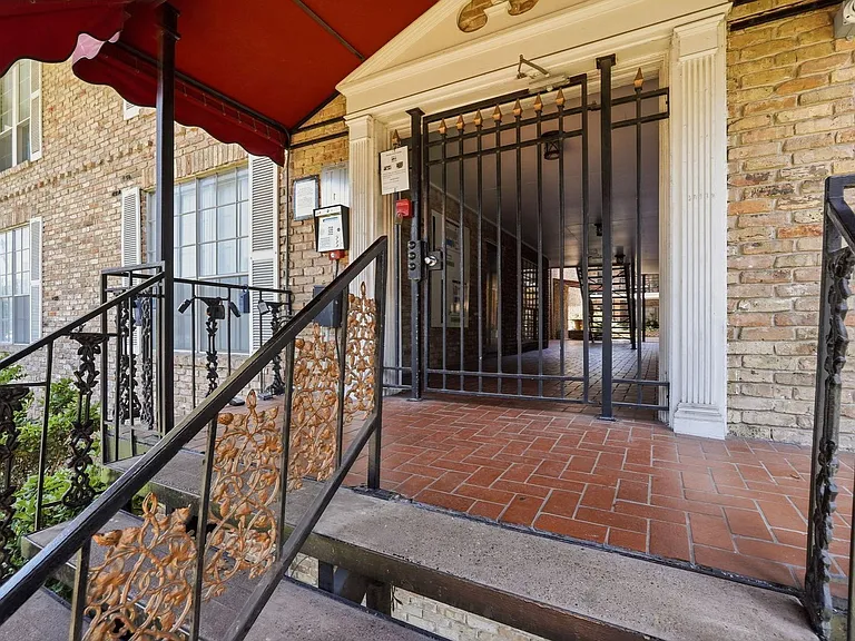 2507 Montrose Blvd #23 — Photo 3